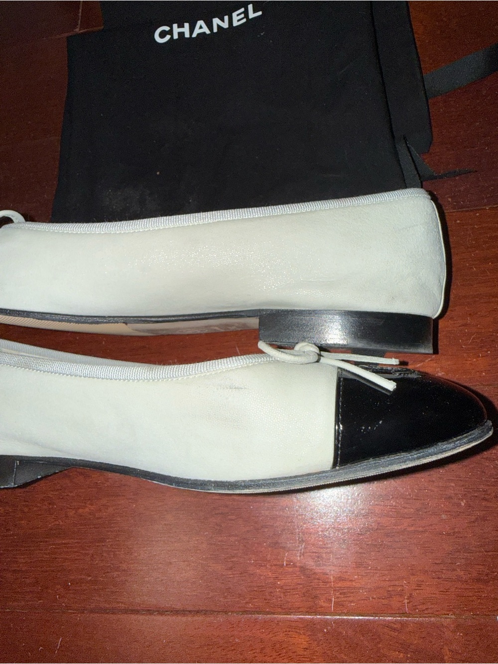 CHANEL Two-Tone Leather Ballet Flats in White and Black - Picture 4 of 9